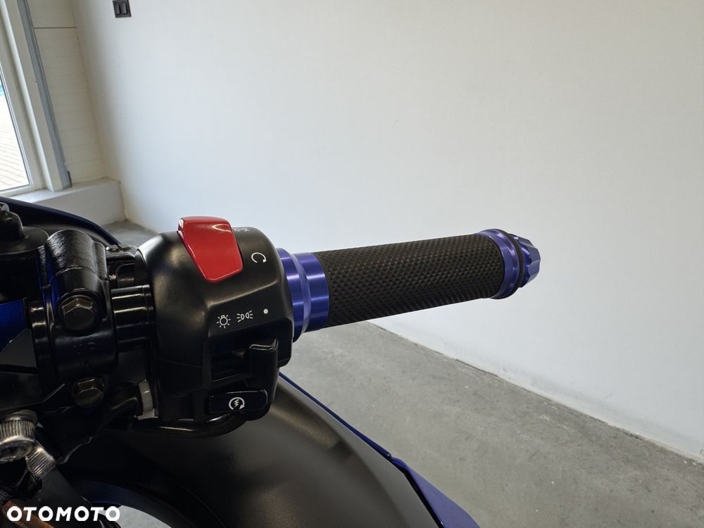 Yamaha R6 - 30
