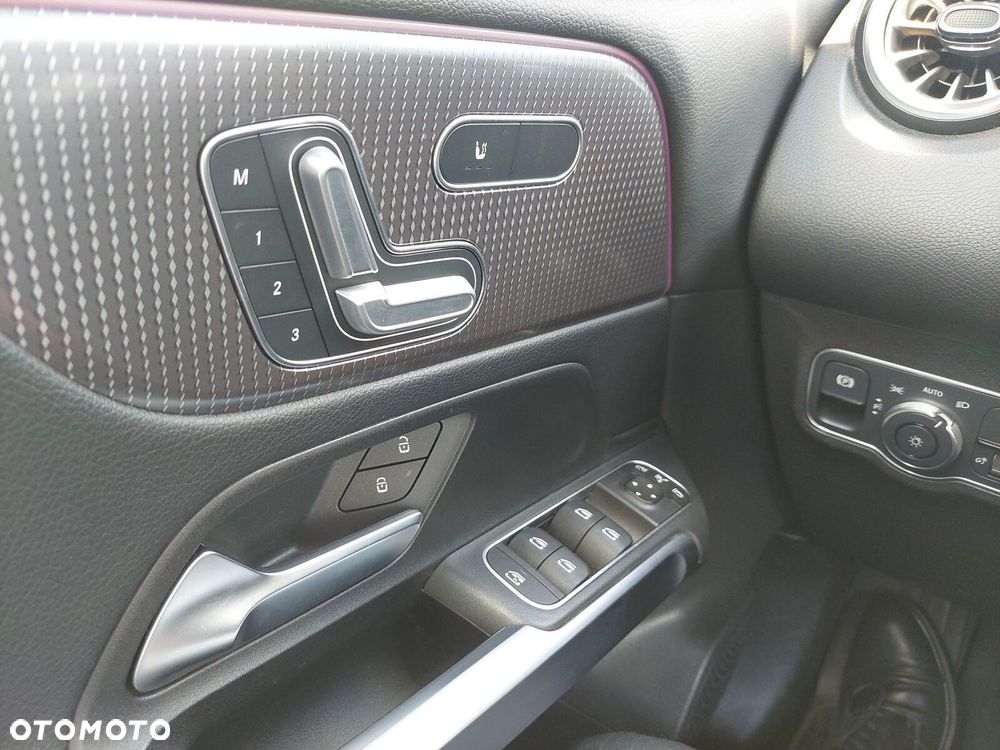 Mercedes-Benz GLB - 16