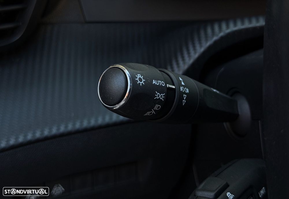 Peugeot e-2008 50 kWh GT - 11