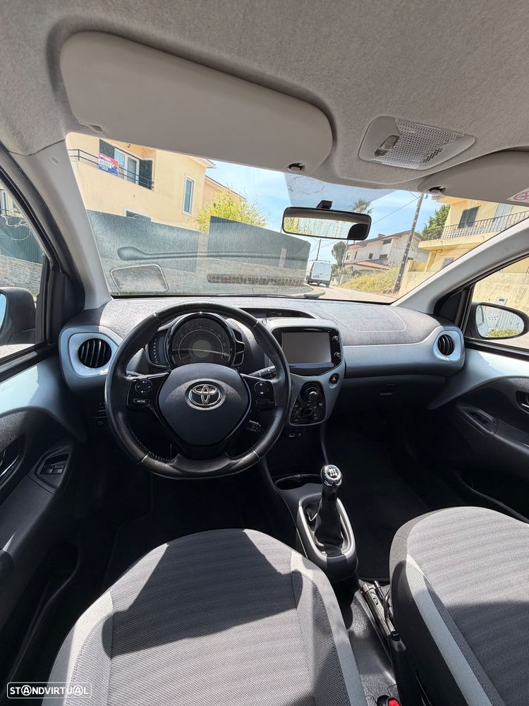 Toyota Aygo 1.0 X-Play Plus+X-Touch+TSS - 18
