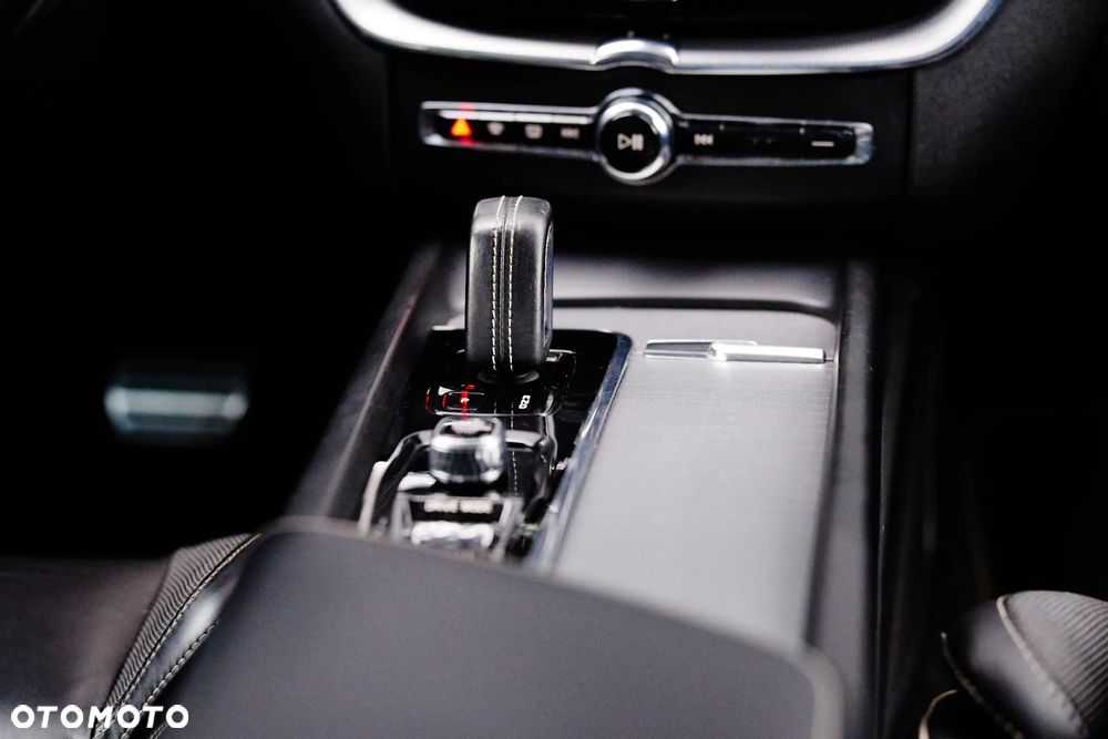 Volvo XC 60 D4 SCR AWD R-Design - 33