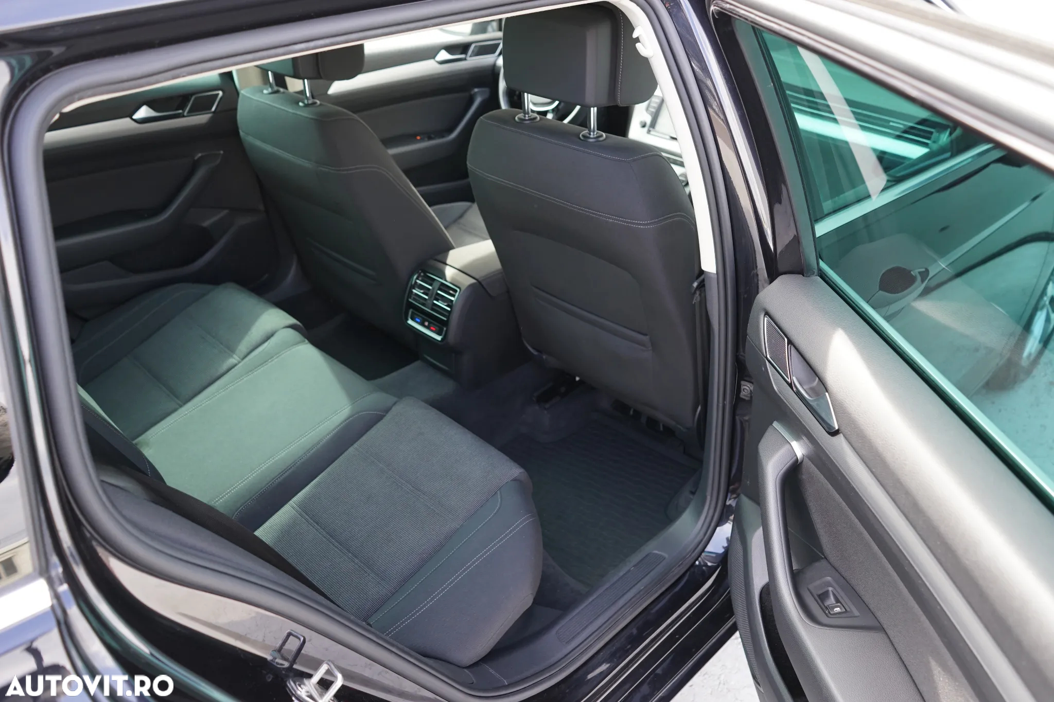 Volkswagen Passat Variant 2.0 TDI DSG Comfortline - 33