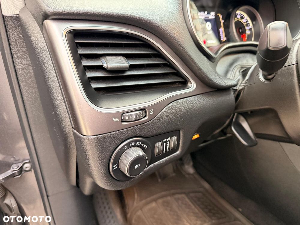 Jeep Cherokee - 12