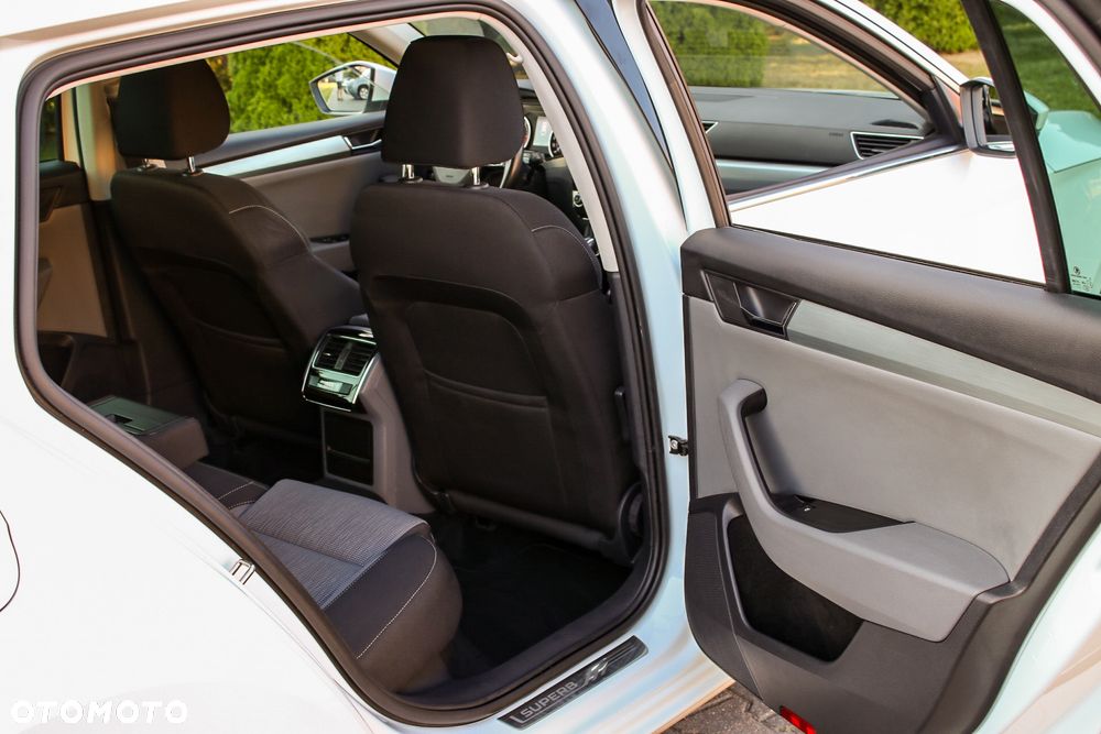 Skoda Superb 2.0 TDI DSG Style - 17