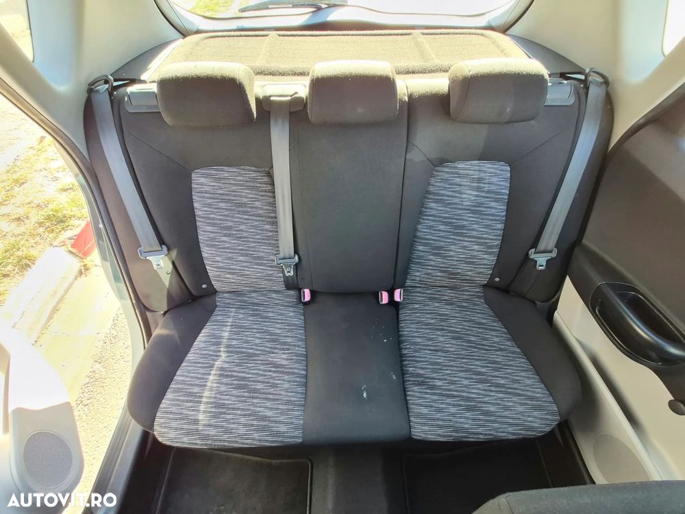 Kia Ceed - 13