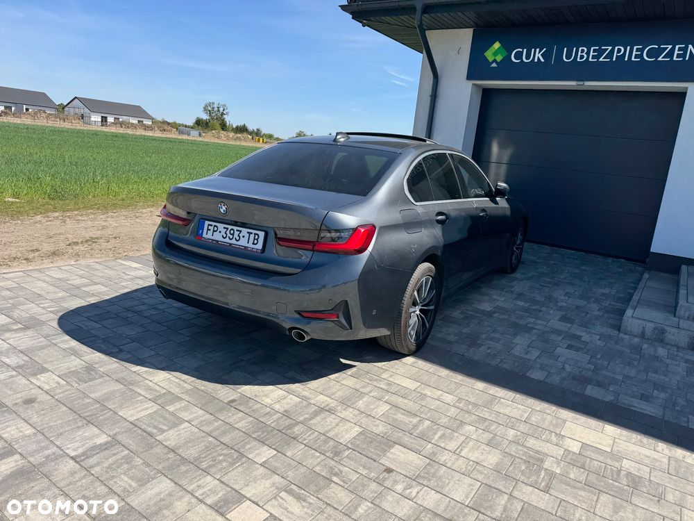 BMW Seria 3 318d mHEV - 27