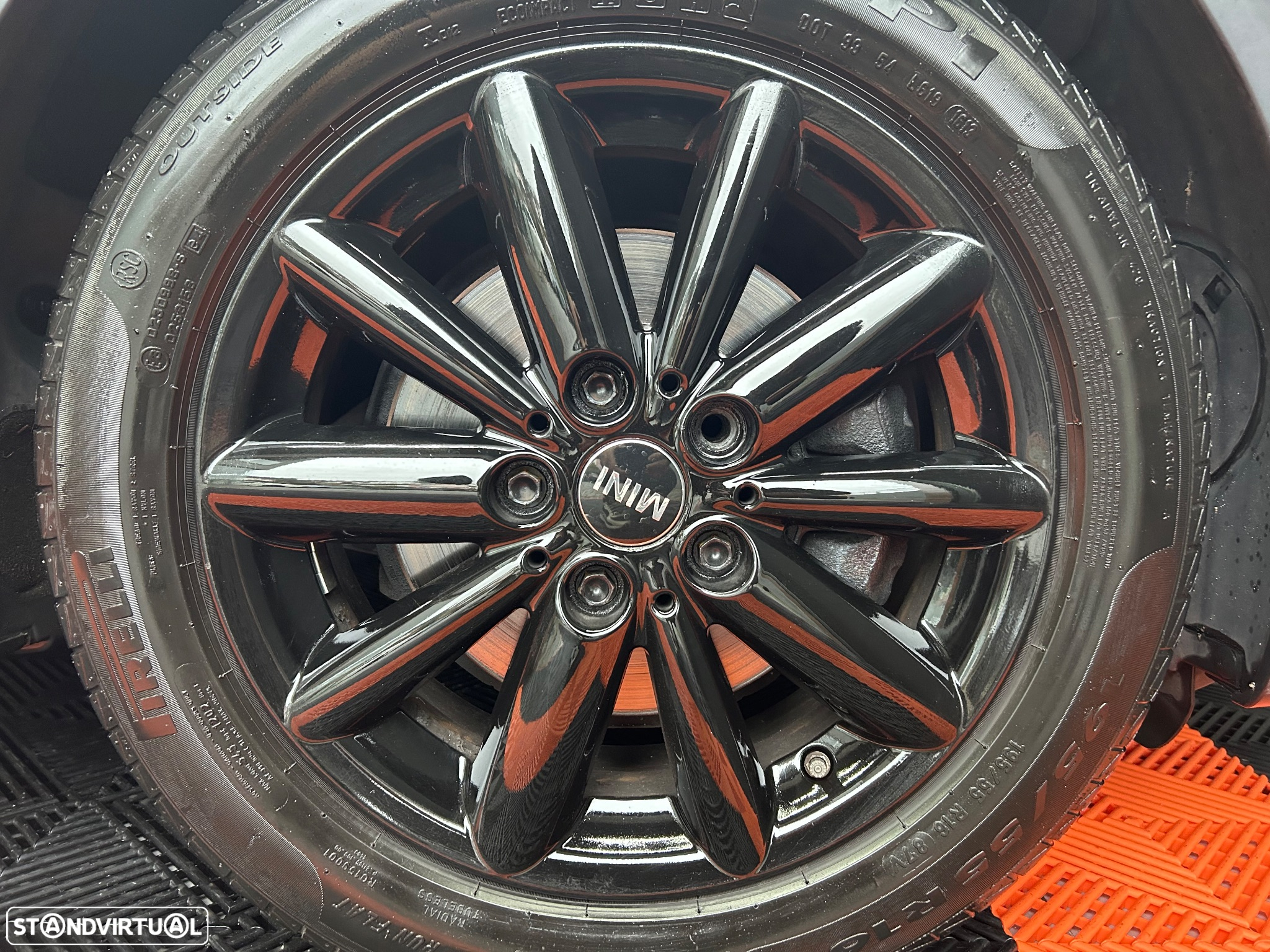 MINI 5 Portas Cooper D Auto - 21