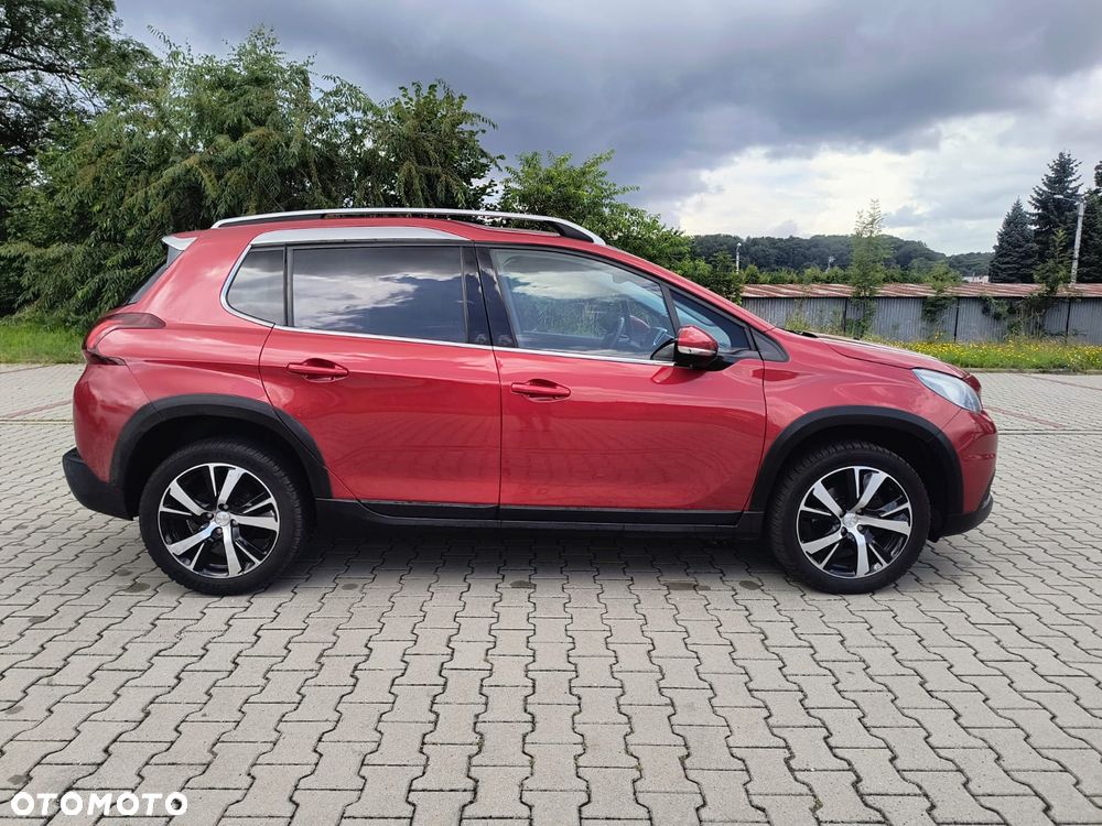 Peugeot 2008 1.2 Pure Tech Allure S&S - 5