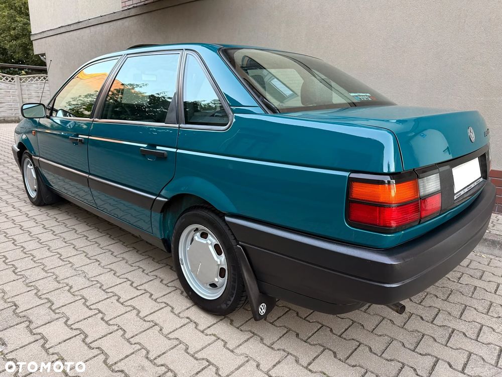 Volkswagen Passat 1.8 CL - 6