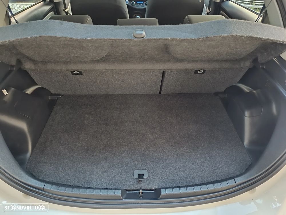 Toyota Yaris 1.5 HDF Comfort - 33