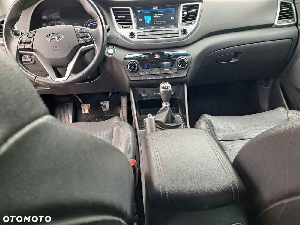 Hyundai Tucson blue 1.7 CRDi 2WD Intro Edition - 21