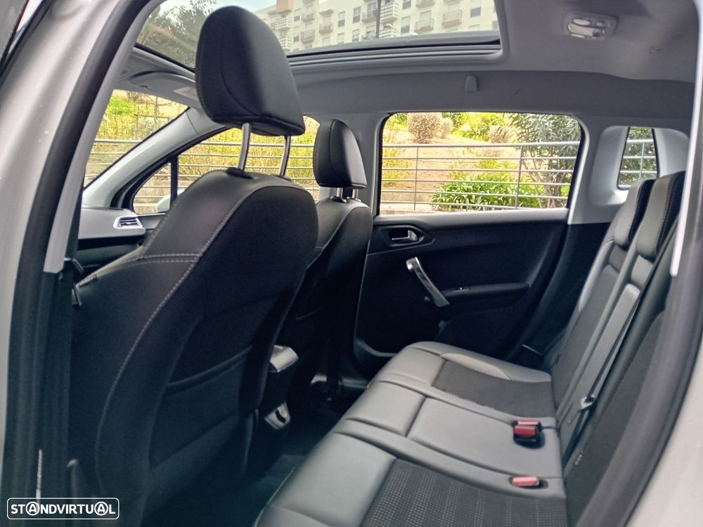 Peugeot 2008 1.2 PureTech Allure - 15