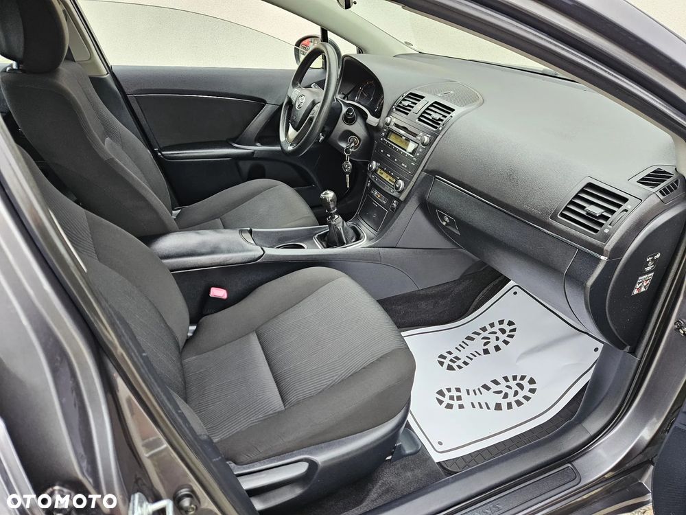 Toyota Avensis 2.0 D-4D - 11