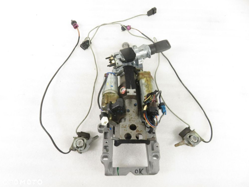 KOLUMNA KIEROWNICZA AUDI A8 D2 4D0905851E 404108 - 4