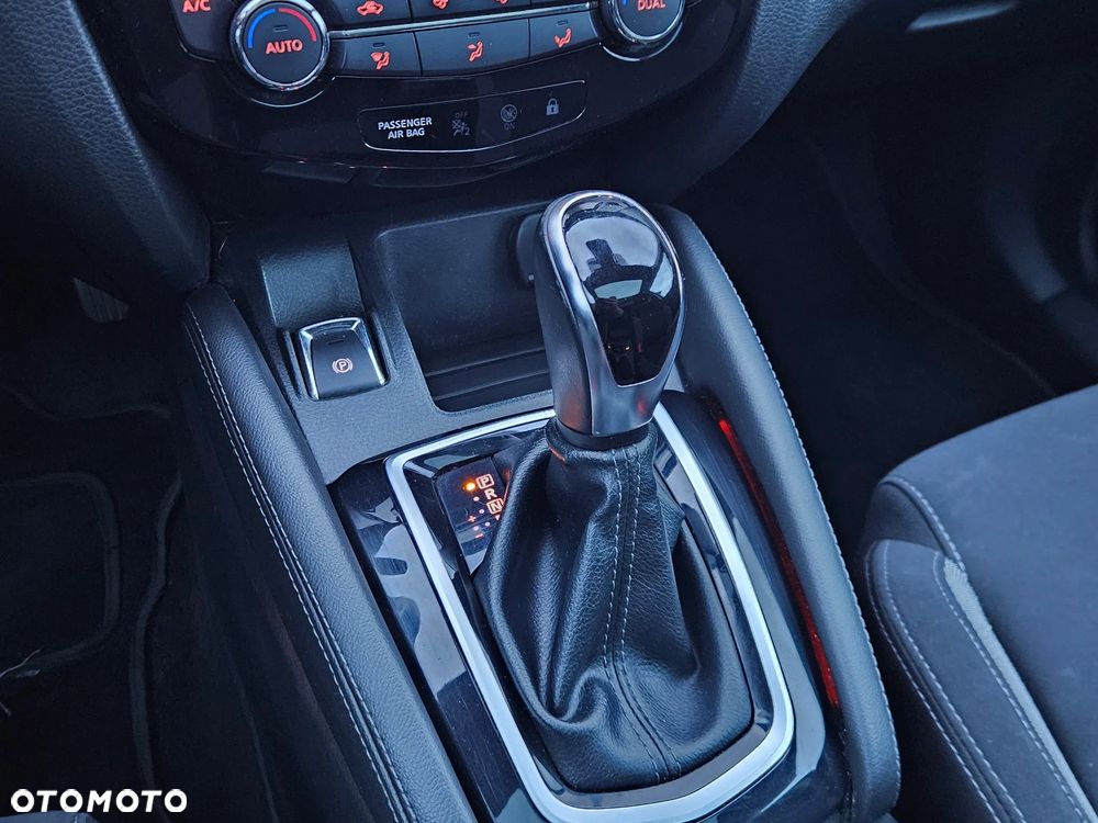 Nissan Qashqai 1.2 DIG-T N-Connecta Xtronic EU6 - 22