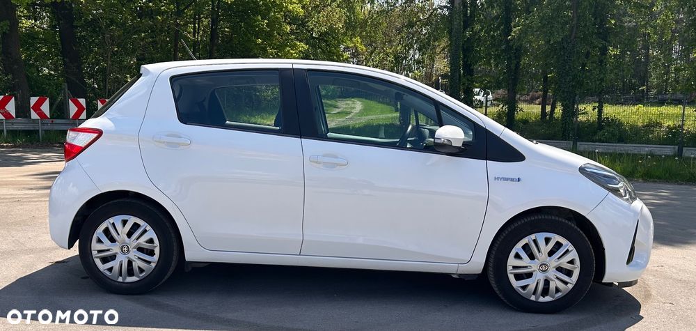 Toyota Yaris Hybrid 100 Premium - 3