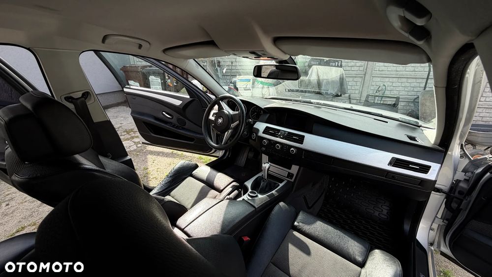 BMW Seria 5 520i - 31