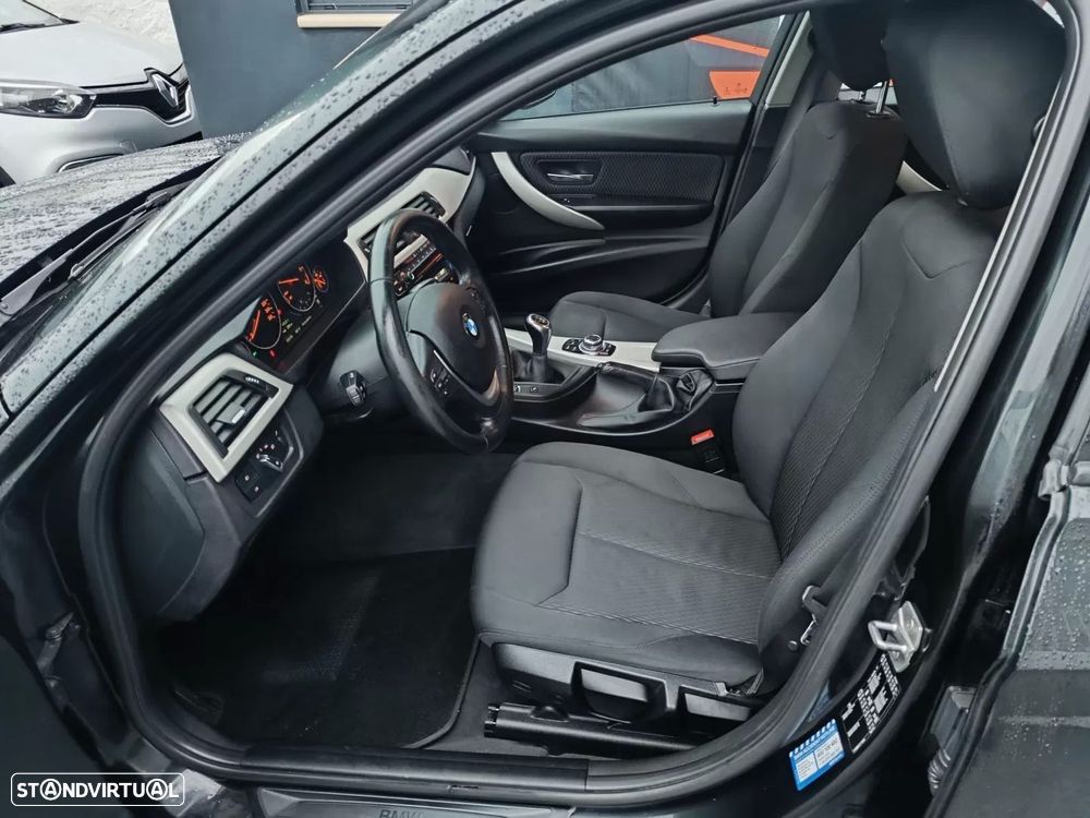 BMW 318 d Line Sport - 29