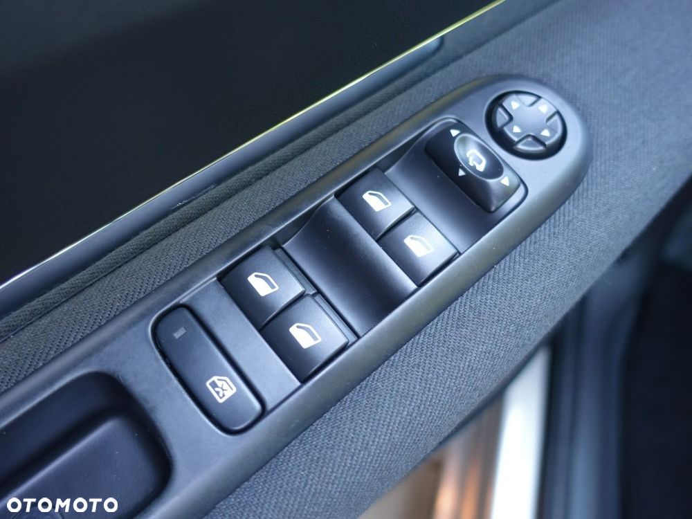 Peugeot 5008 1.2 PureTech Allure S&S - 20