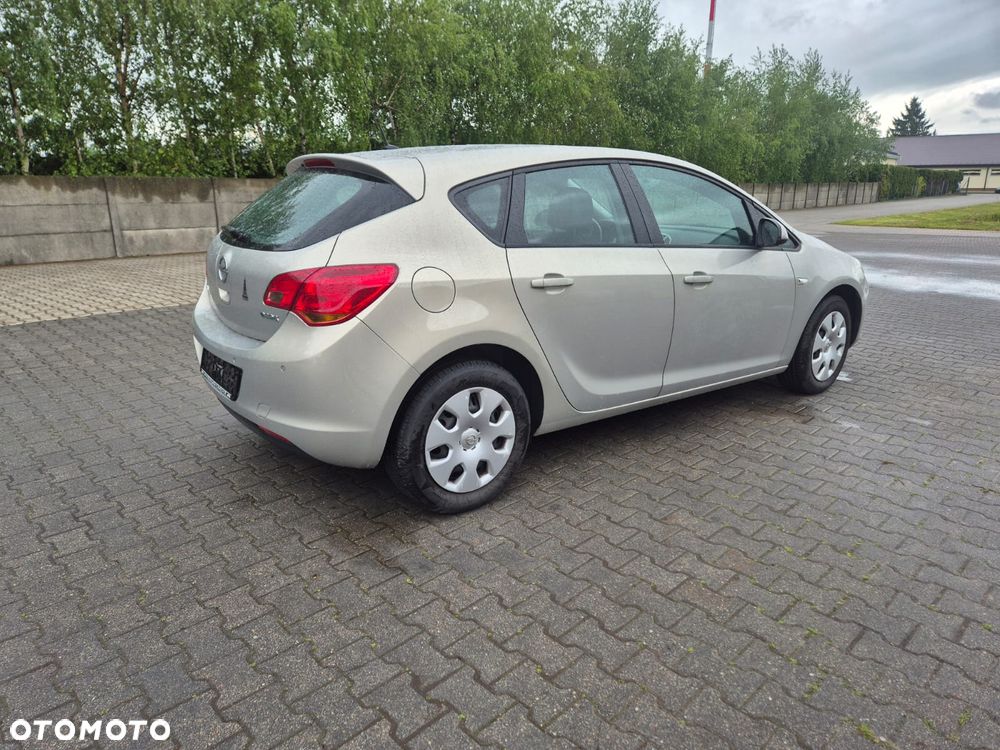 Opel Astra - 8