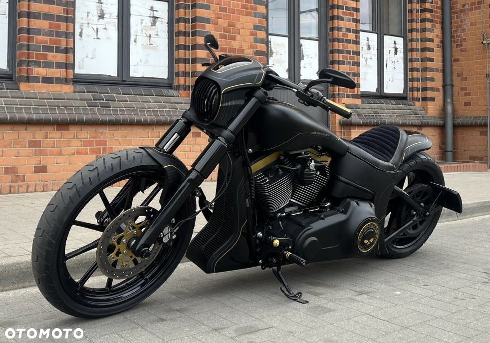 Harley-Davidson Softail Breakout - 20