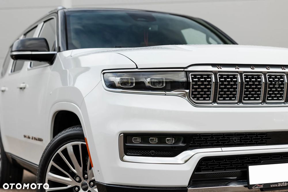 Jeep Grand Wagoneer - 9