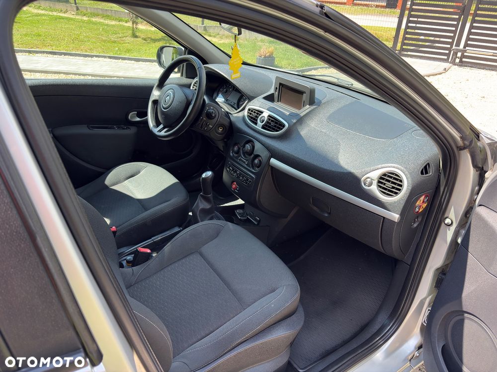 Renault Clio - 26