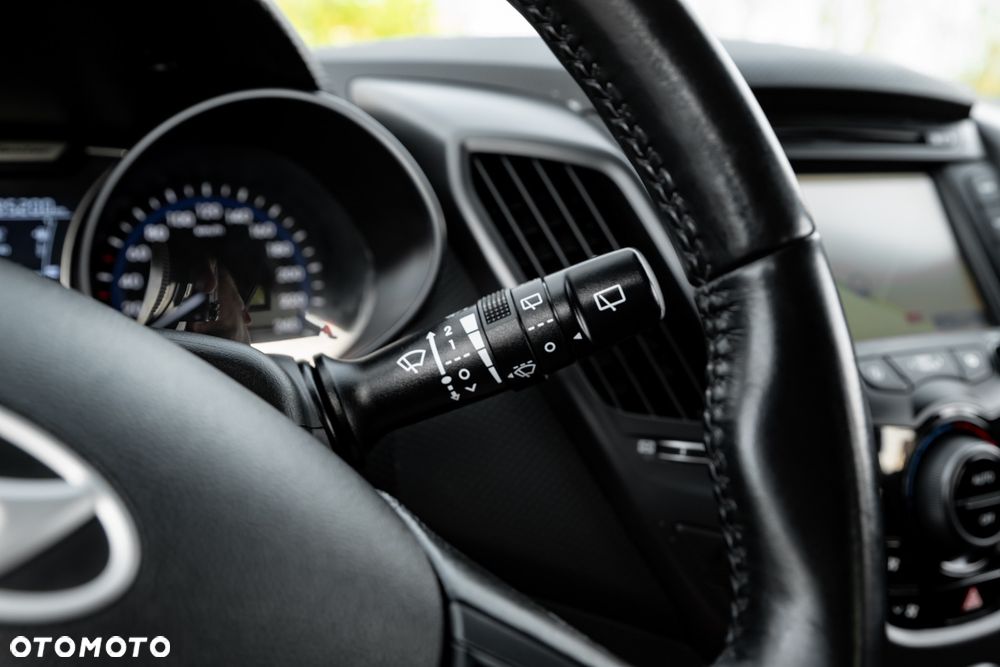 Hyundai Veloster 1.6 Turbo Premium - 35