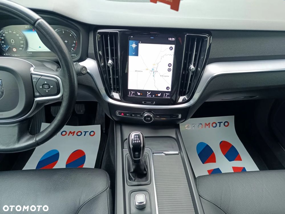 Volvo V60 D3 Momentum Core - 31
