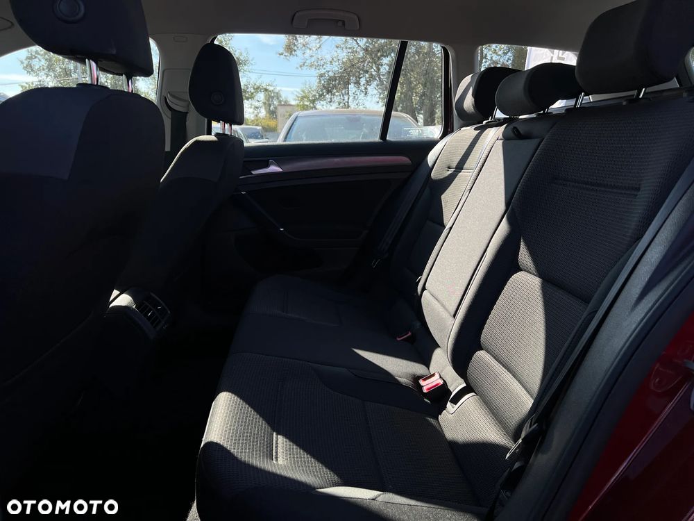 Volkswagen Golf - 24