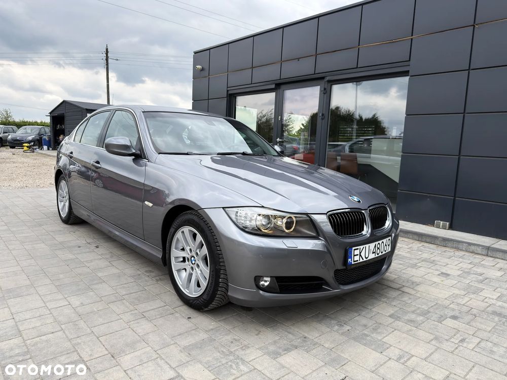 BMW Seria 3 325i Edition Exclusive - 11