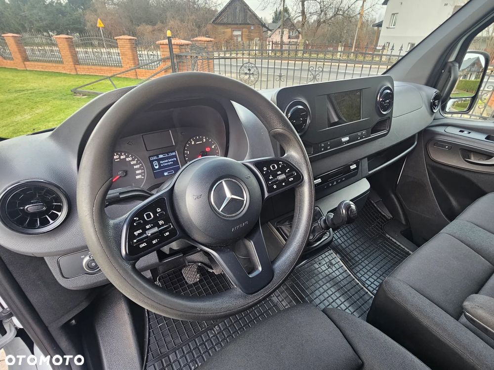 Mercedes-Benz Sprinter - 16