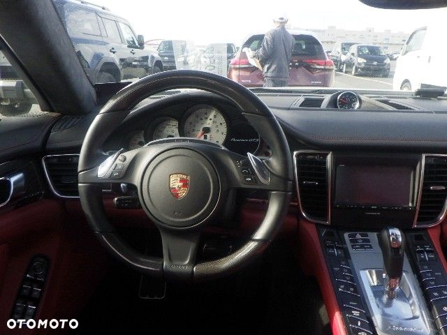 Porsche Panamera GTS - 7