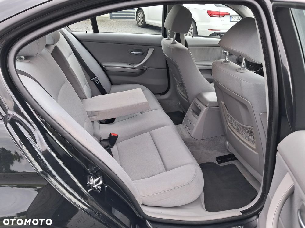 BMW Seria 3 320i - 9