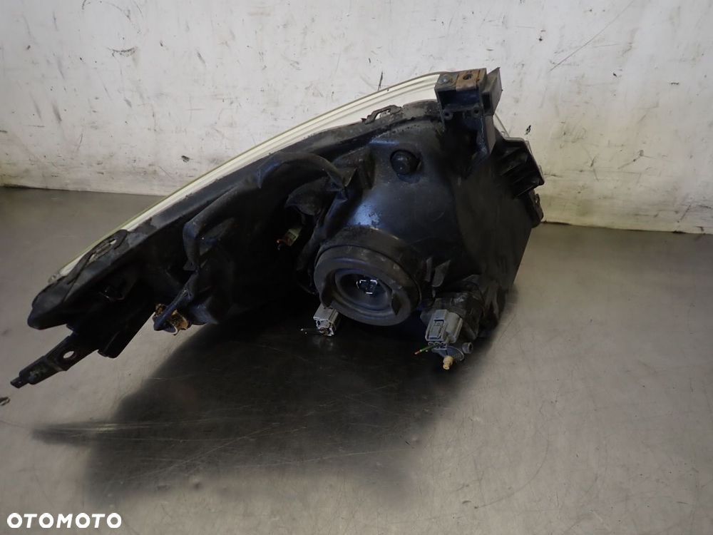 LAMPA PRAWA PRZEDNIA SUZUKI SWIFT III 1.3DDiS - 2