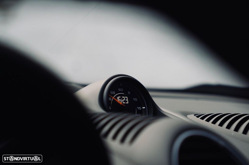 Porsche 718 Cayman GT4 PDK - 11