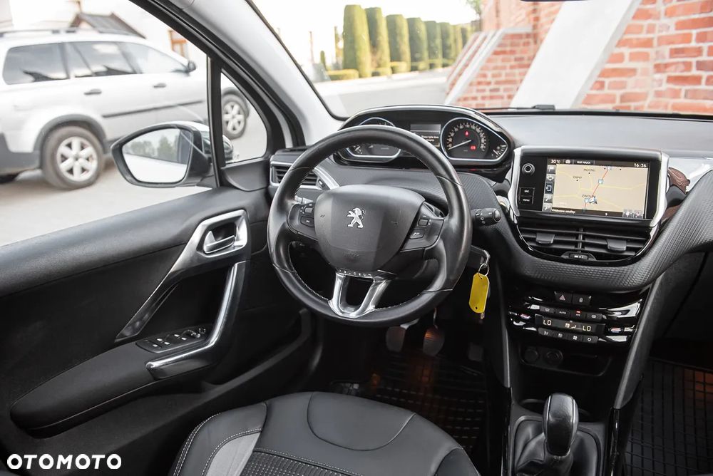 Peugeot 2008 1.6 BlueHDi Allure S&S - 23