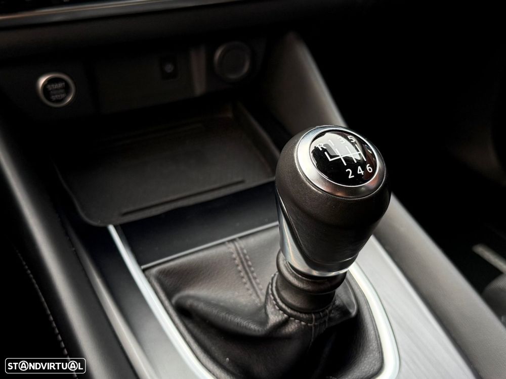 Nissan Qashqai 1.3 DIG-T N-Connecta J18 - 17