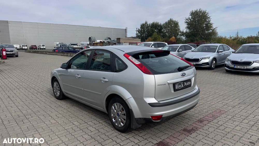 Ford Focus 1.6 Ambiente - 4