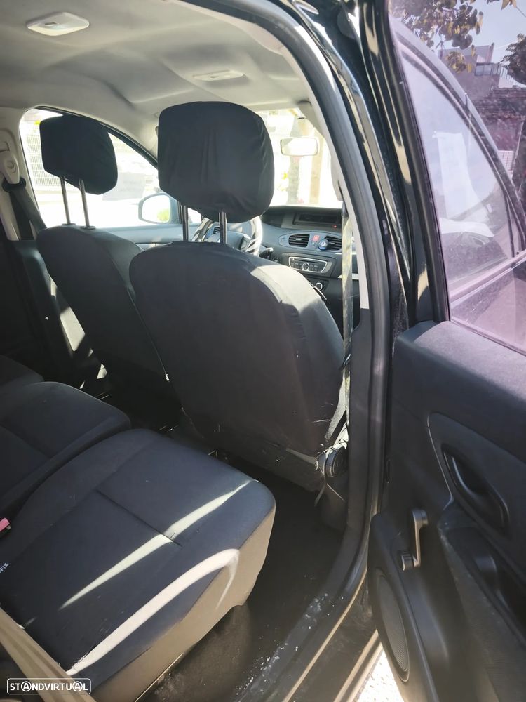 Renault Scénic 1.5 dCi Dynamique S - 2
