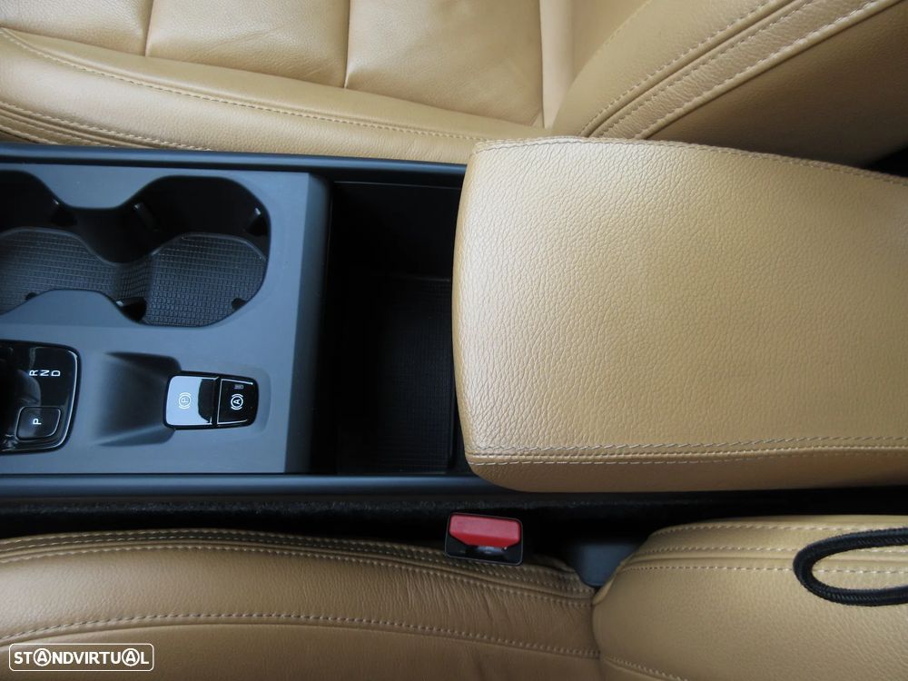 Volvo XC 40 2.0 D3 Momentum Plus Geartronic - 57