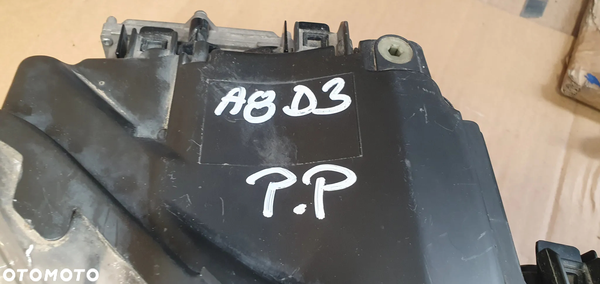 Lampa prawy przód przednia prawa BI XENON skrętny Audi A8 D3 4F0941329B - 10
