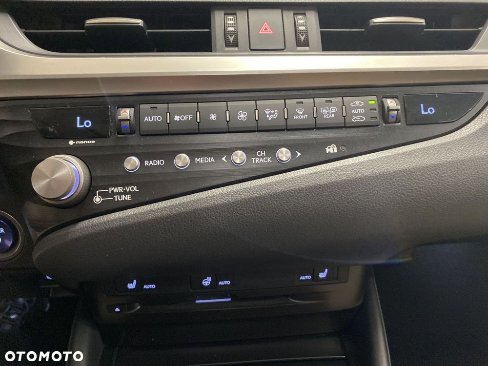 Lexus ES - 16