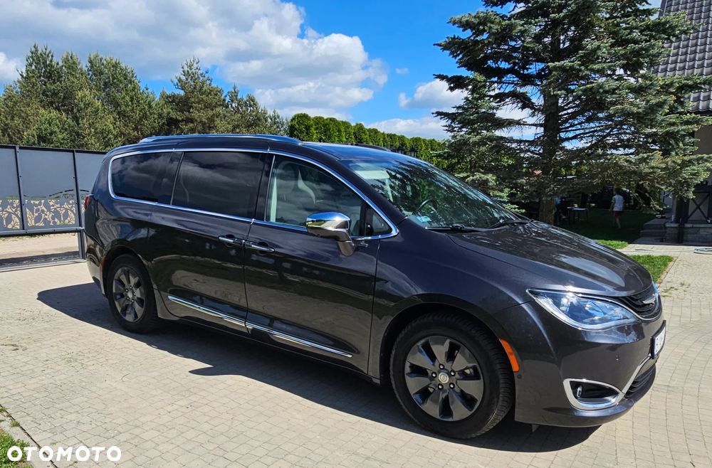 Chrysler Pacifica - 11