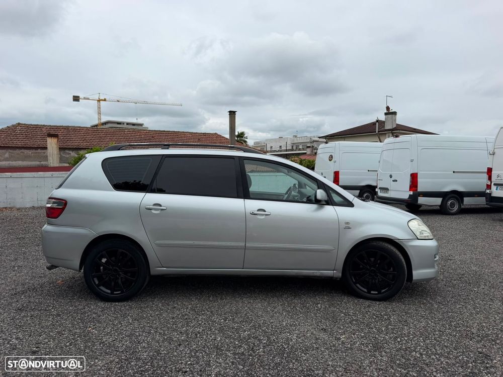 Toyota Avensis Verso 2.0 D-4D - 14