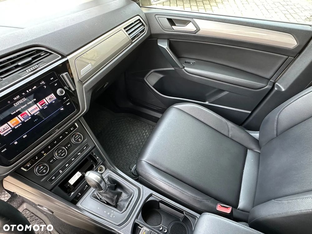 Volkswagen Touran - 19