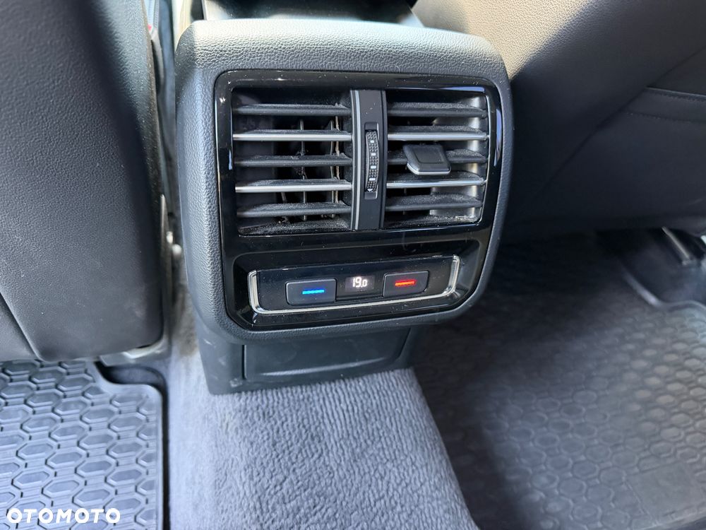 Volkswagen Passat - 19