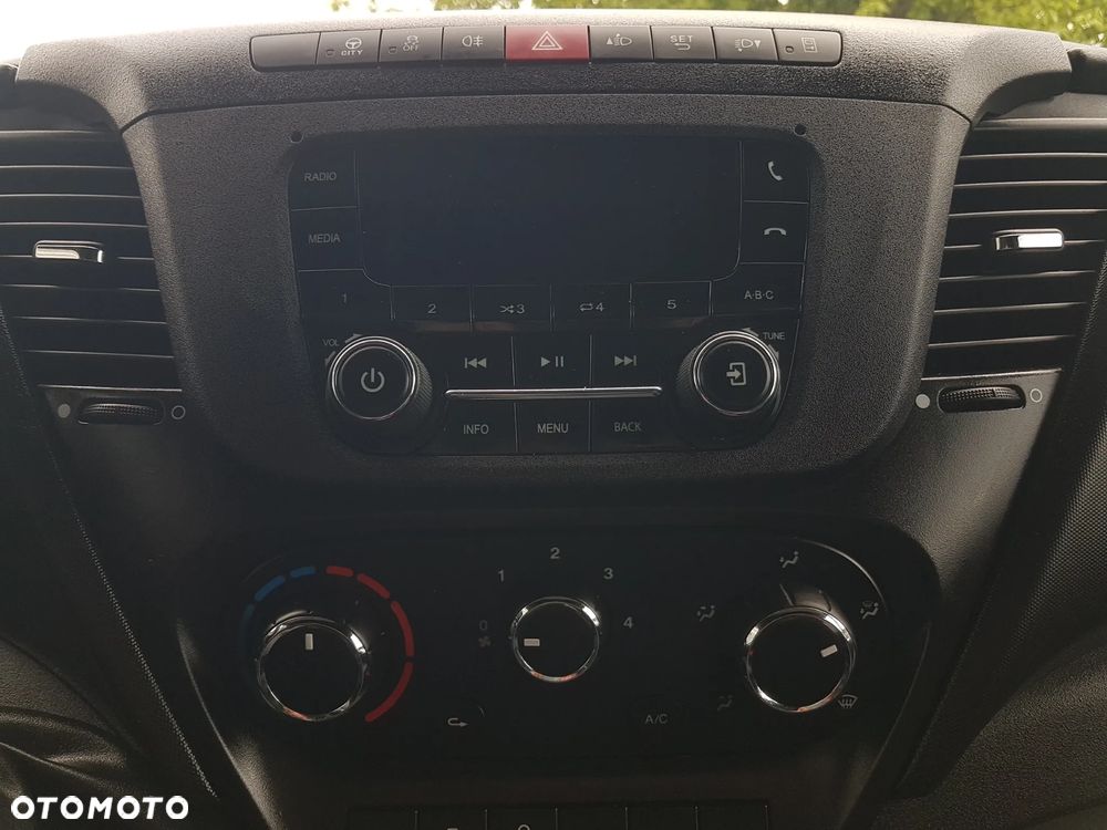 Iveco DAILY KONTENER NISKOPODŁOGOWY 4,43x2,23x2,42 SKLEP FOODTRUCK BAR KLIMA KONIOWÓZ KAMPER - 37