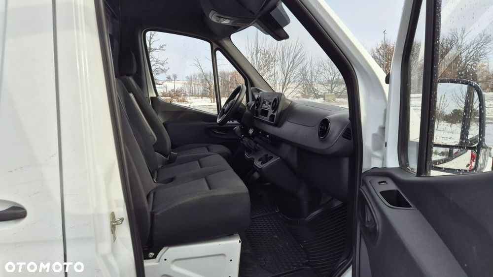 Mercedes-Benz Sprinter - 14