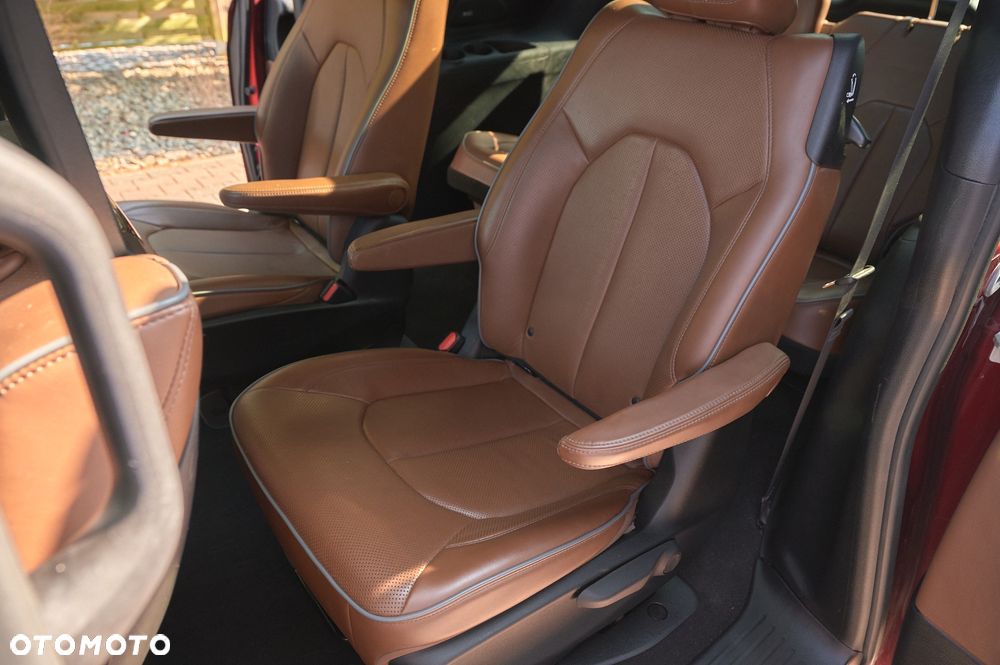 Chrysler Pacifica - 27